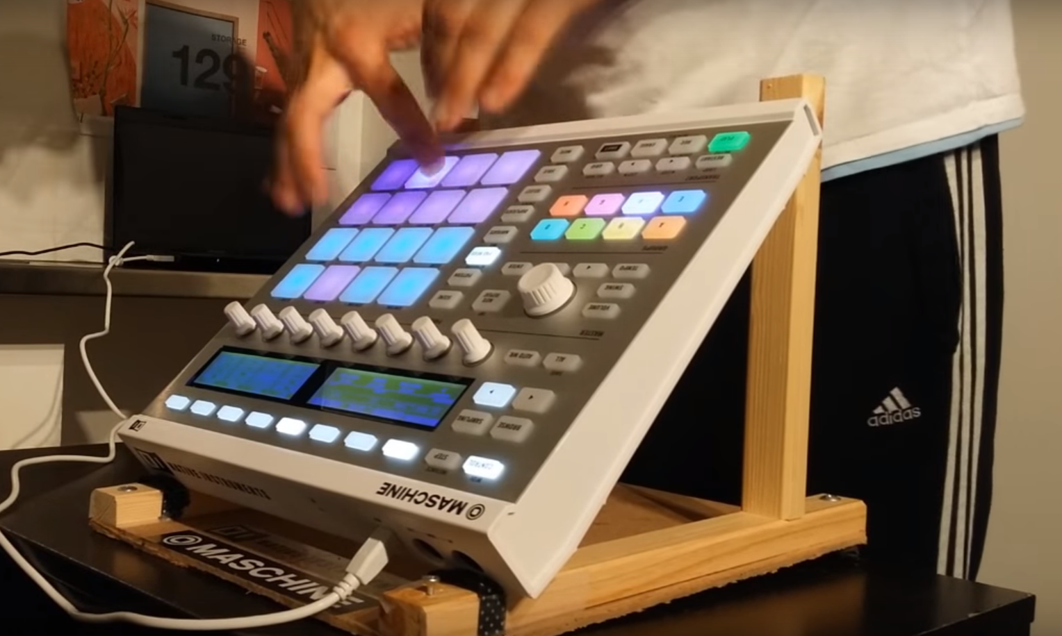 Pawel drum and bass finger drumming on Maschine XpressPads